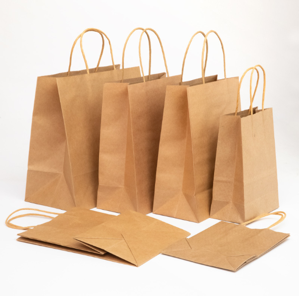 Wholesales شعار مخصص مطبوعة معاد تدويره التعبئة والتغليف الأداء حقيبة ورقية Kraft مع مقابض مسطحة